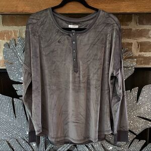 𝅺secret Treasures Ladies Gray Plush Velour Long-sleeve Top